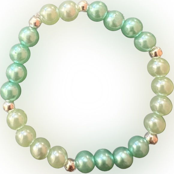 CUSTOMIZABLE Two-tone green beaded stretchy charm bracelet. - Picture 1 of 1